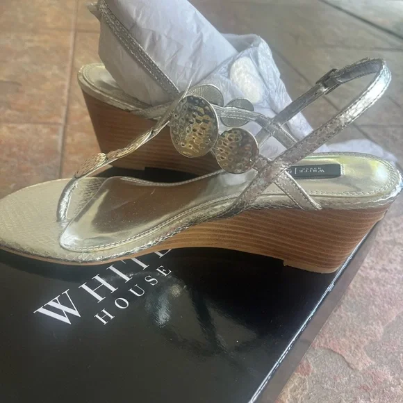 White House Black Market Winslow Wedge Silver - Picture 4 of 10